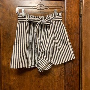 Striped shorts with tie